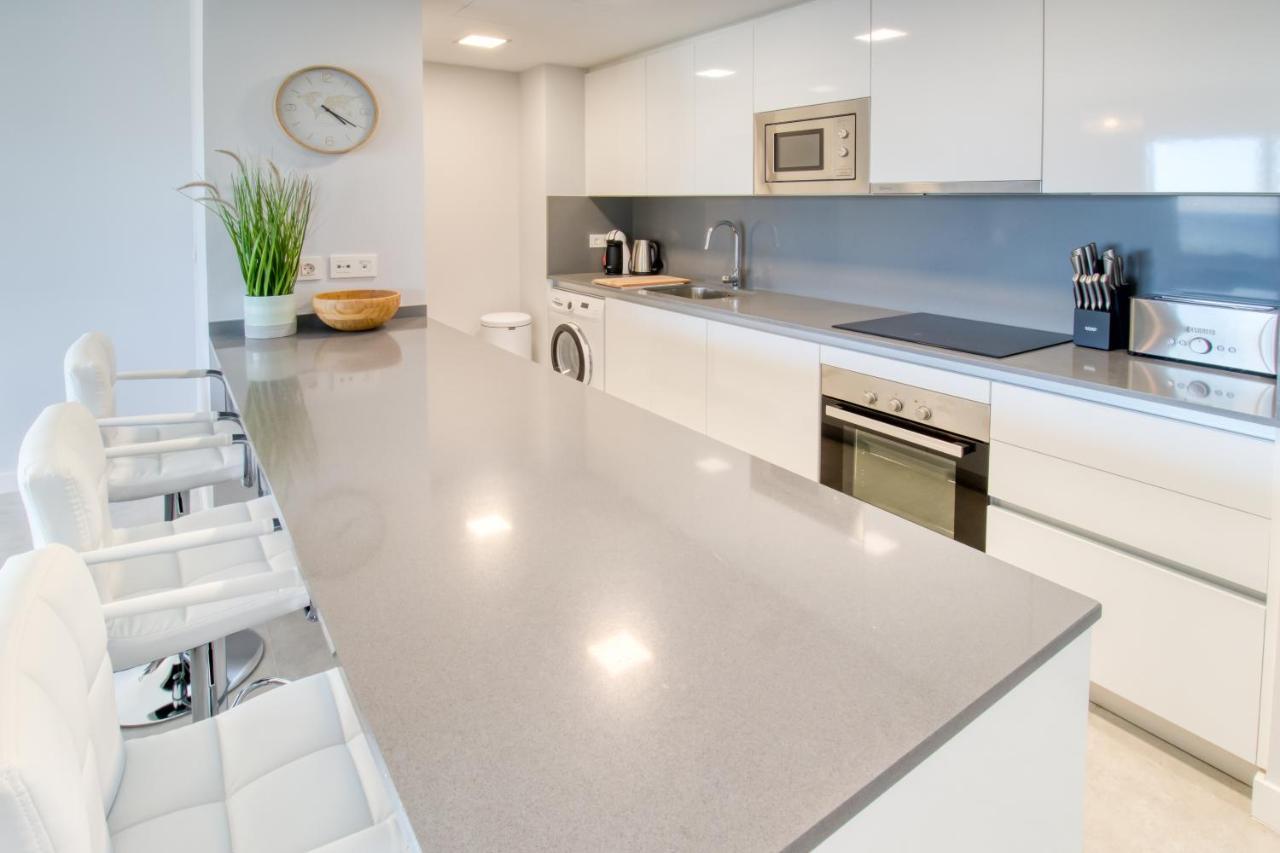 Newly Constructed 2 Bed Apartment With Sea Views カサーレス エクステリア 写真