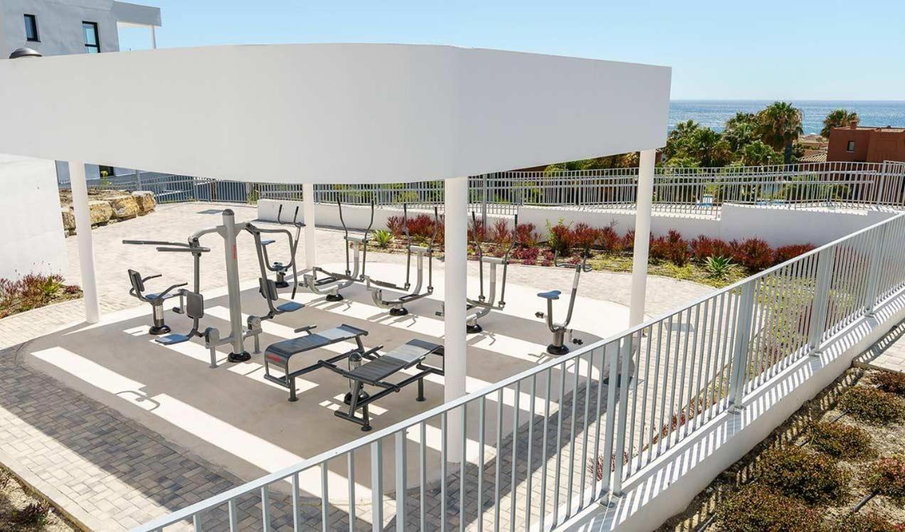 Newly Constructed 2 Bed Apartment With Sea Views カサーレス エクステリア 写真