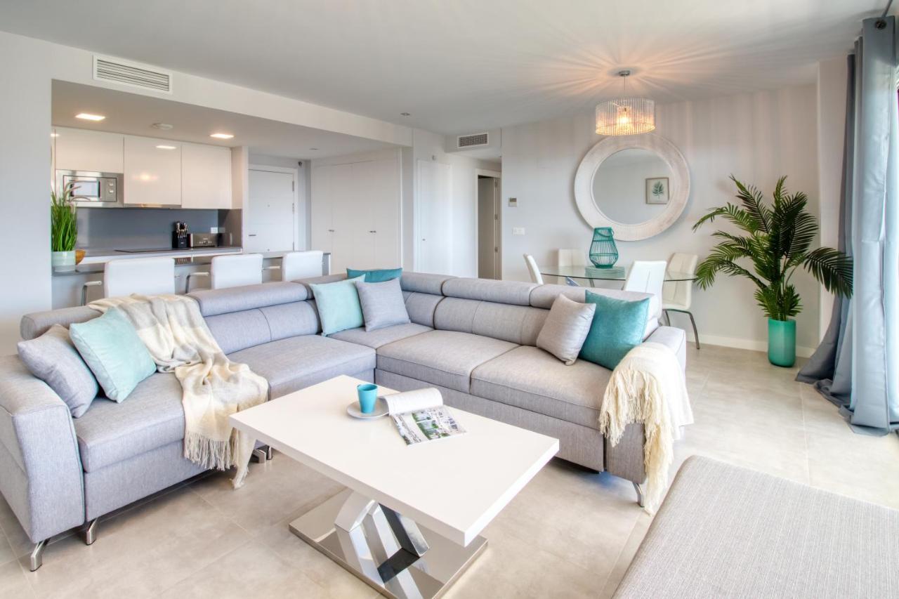 Newly Constructed 2 Bed Apartment With Sea Views カサーレス エクステリア 写真