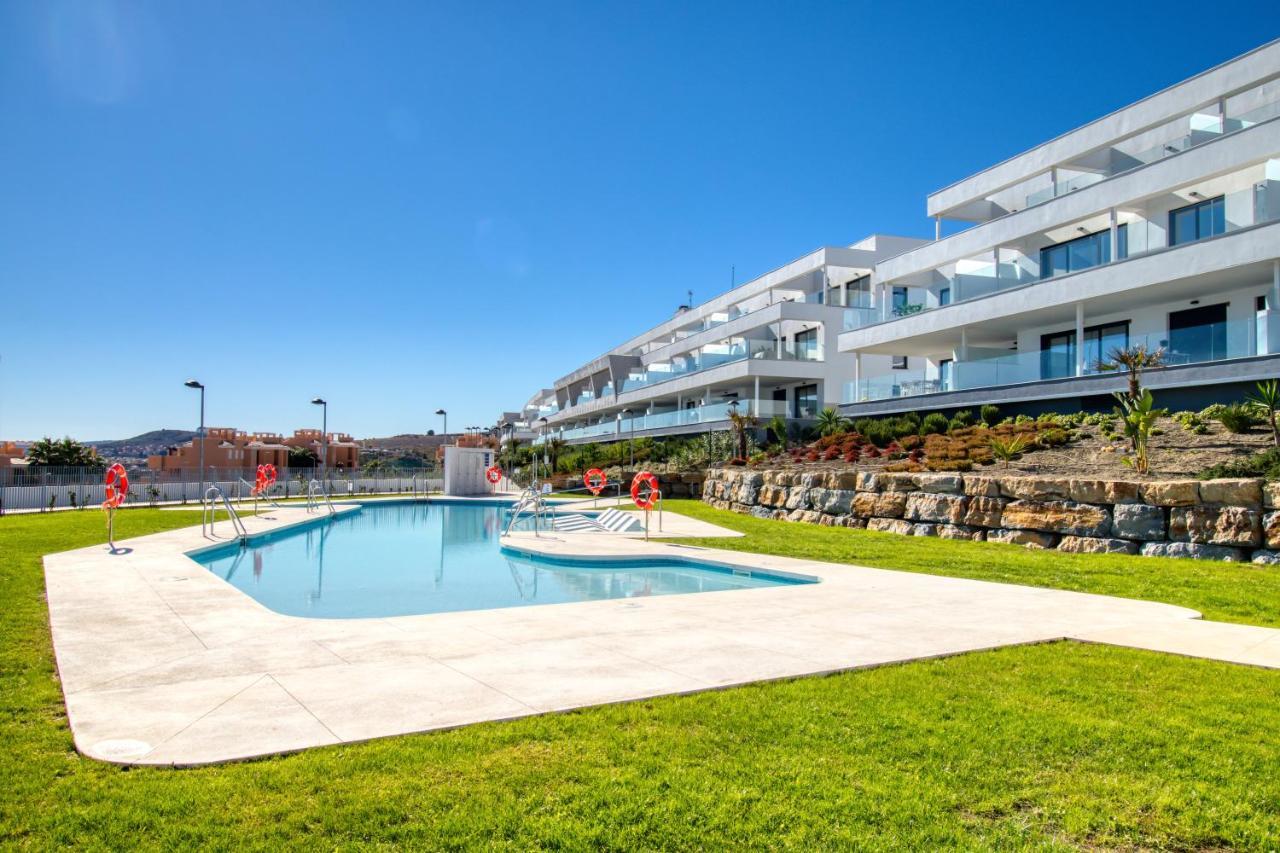 Newly Constructed 2 Bed Apartment With Sea Views カサーレス エクステリア 写真