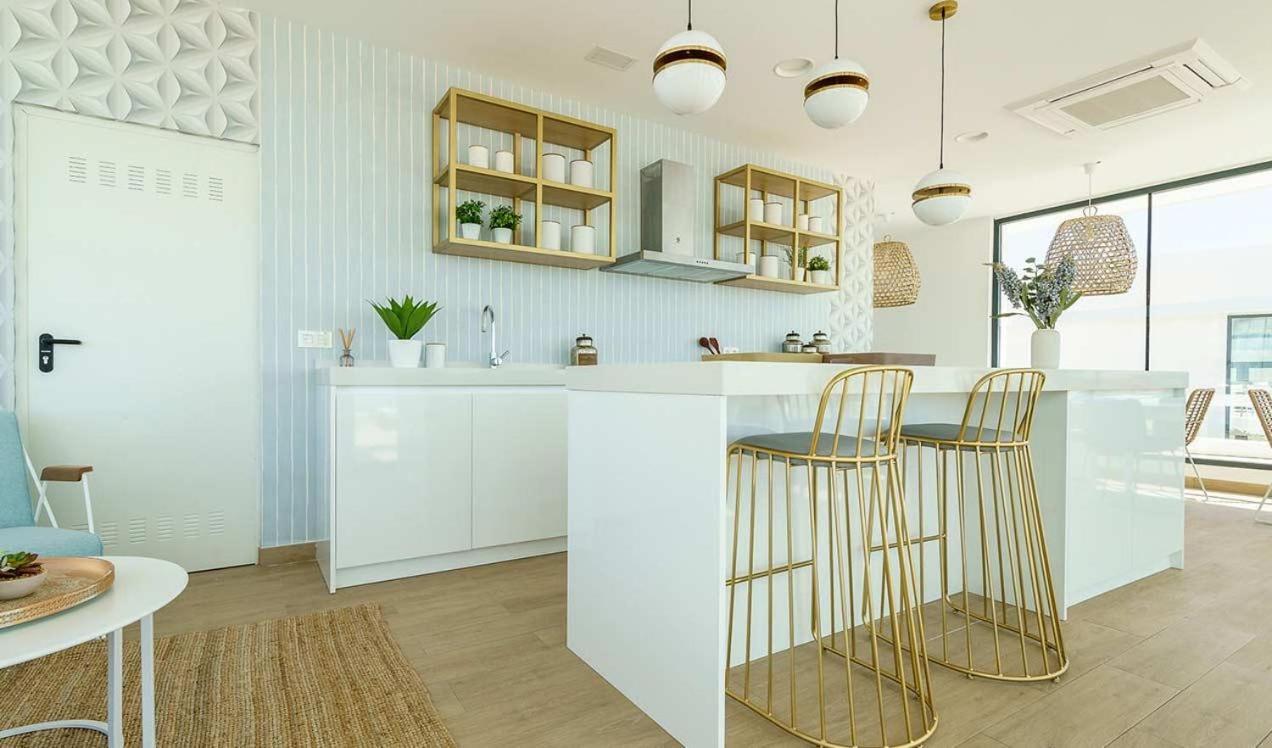 Newly Constructed 2 Bed Apartment With Sea Views カサーレス エクステリア 写真